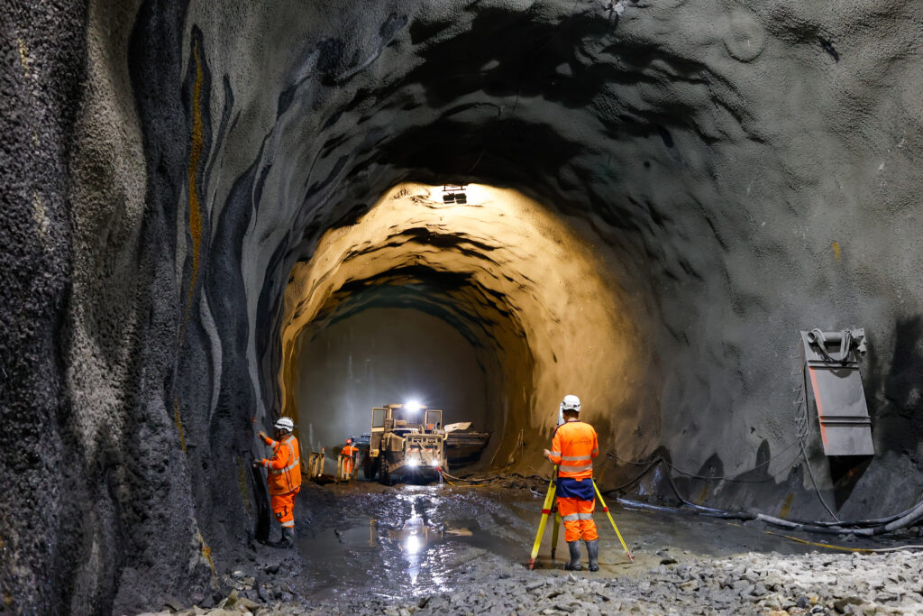 photo industrielle tunnel TELT