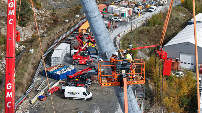 techniciens chantier tunnel lyon turin vue drone