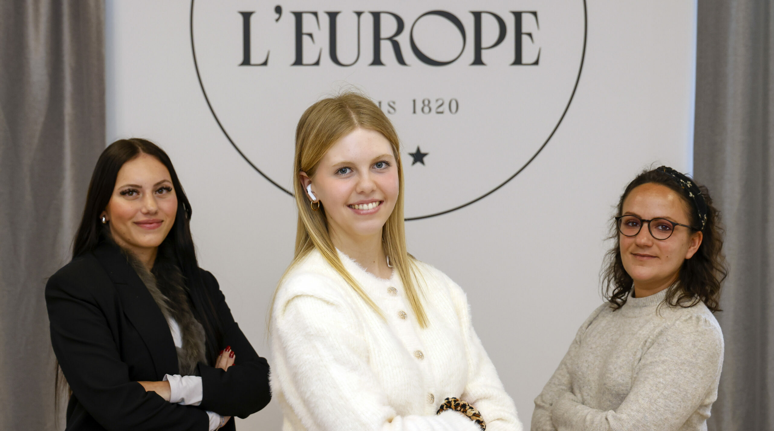 Reportage photo à Grenoble pour l'hôtel de l'europe : trio d'hotesses